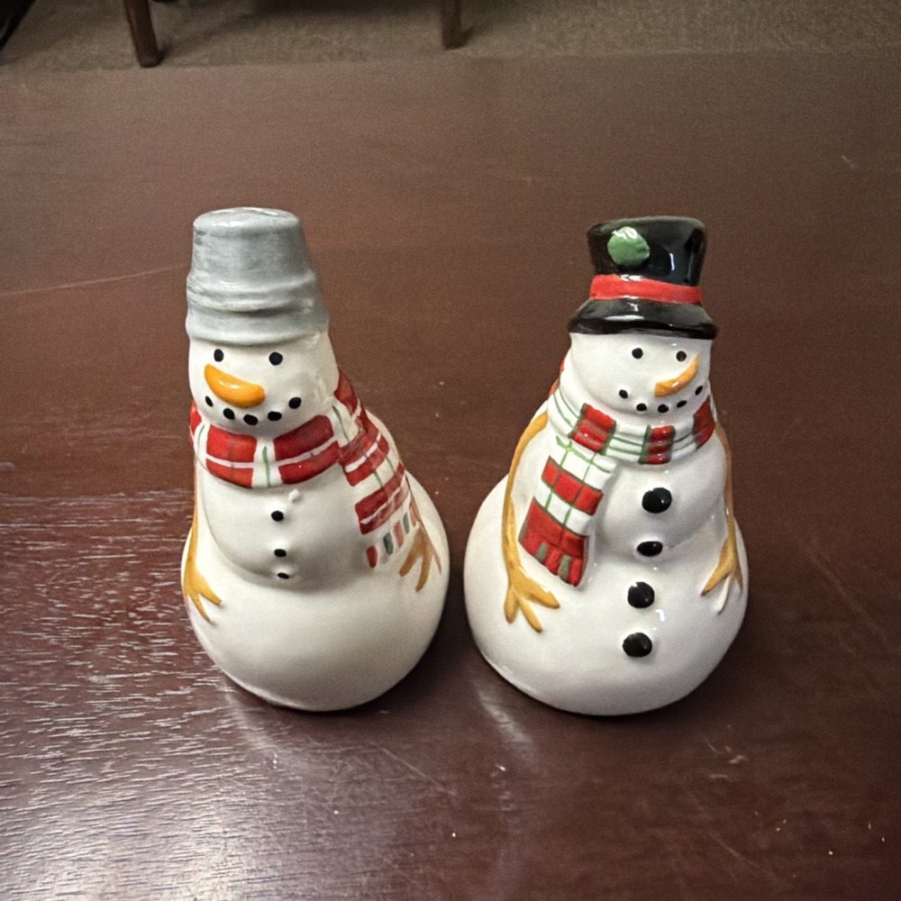 Ceramic Snowmen Snowman Salt & Pepper Shakers W/ Stoppers Holiday Christmas